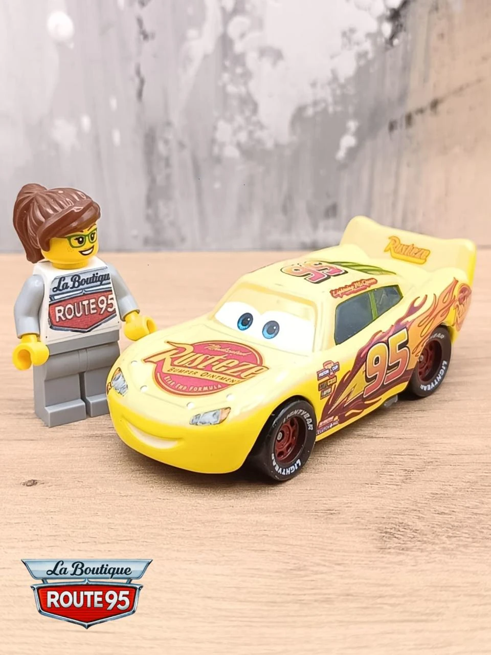 Voiture Cars Flash McQueen - Jouet neuf (CFS08)